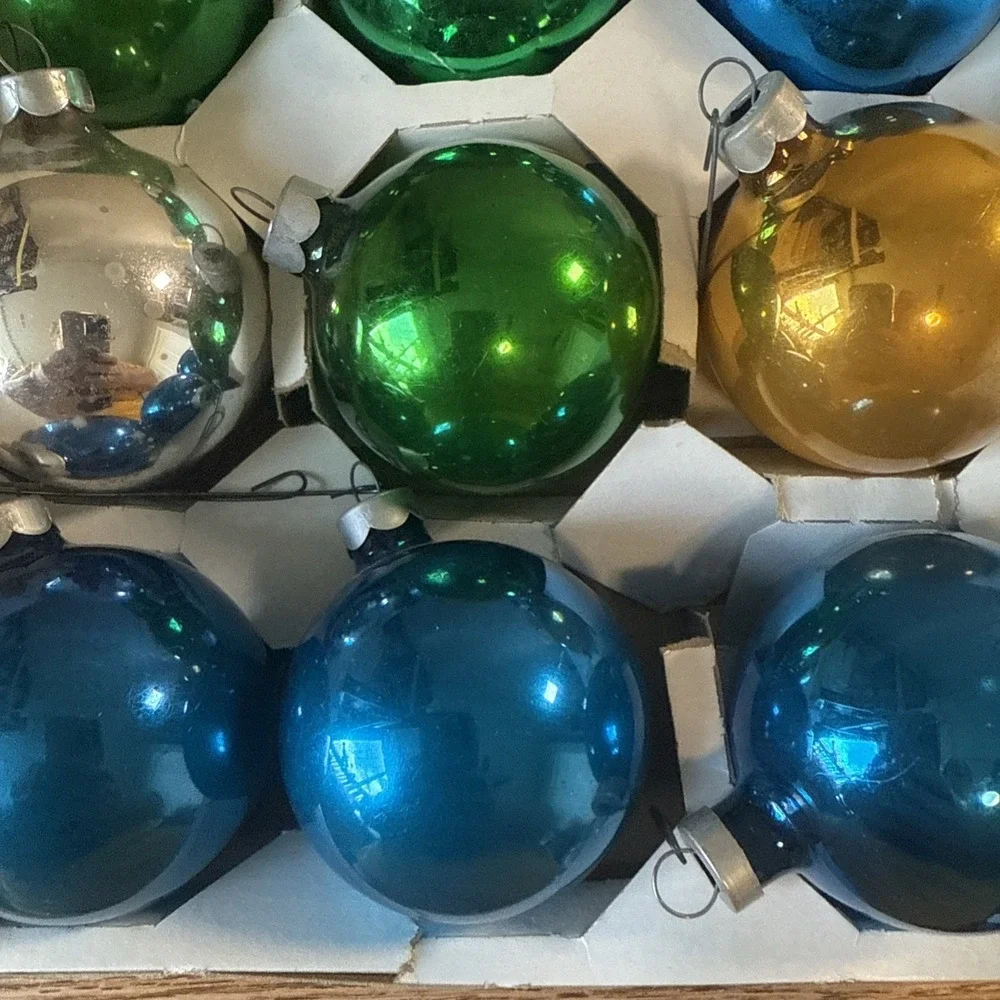 Vintage Noelle 12 Christmas Round Ornaments Glass Assorted Colors USA‎